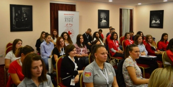 Juventude da Cruz Vermelha debate prevenção Tráfico de Seres Humanos